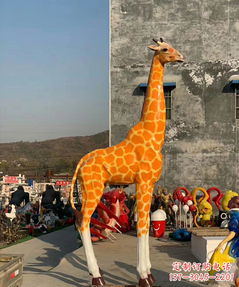 周口玻璃刚彩绘长颈鹿动物雕塑