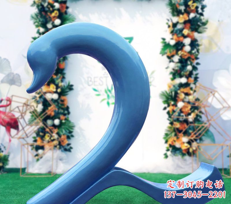 周口玻璃钢爱心天鹅雕塑