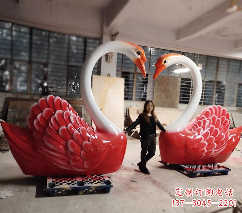 周口玻璃钢爱心天鹅门商场婚礼美陈景观摆件
