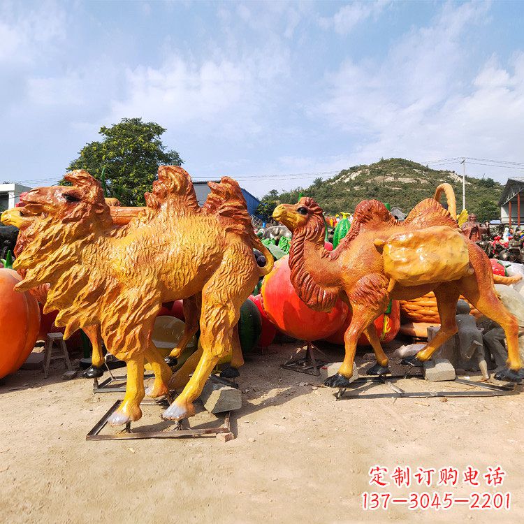 周口玻璃钢彩绘仿真骆驼雕塑艺术之美的完美呈现