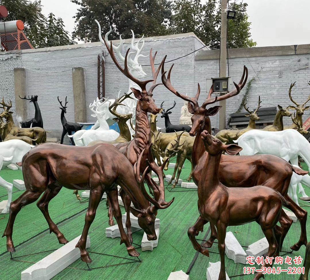 周口玻璃钢仿铜群鹿雕塑——精美动物雕塑装点公园