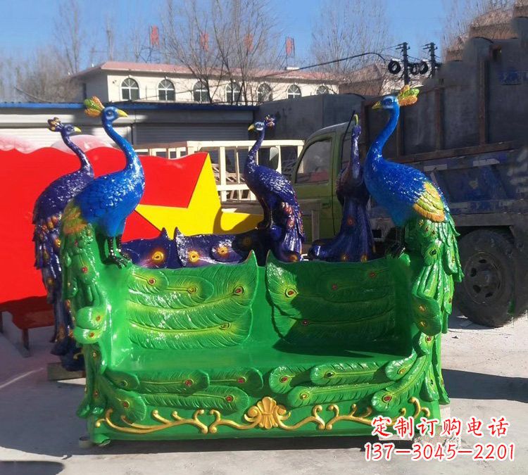周口玻璃钢孔雀雕塑给您带来精美的艺术体验