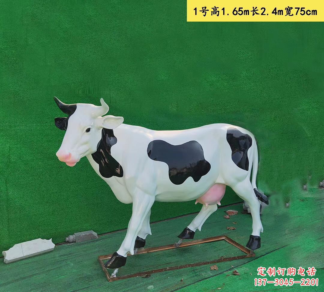 周口玻璃钢仿真奶牛雕塑精致而可爱