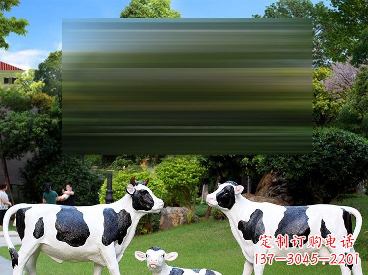 周口玻璃钢仿真奶牛雕塑以现实奶牛为灵感