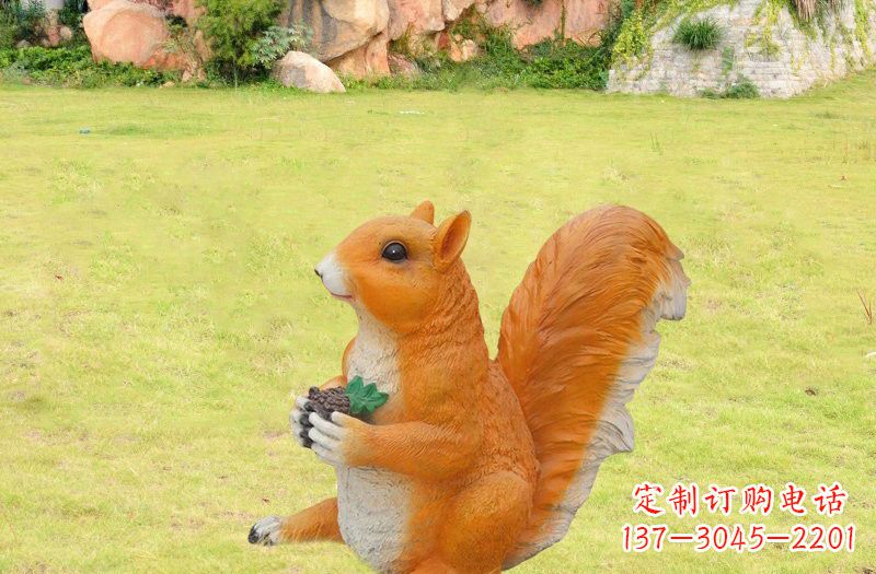 周口玻璃钢制作的松鼠雕塑