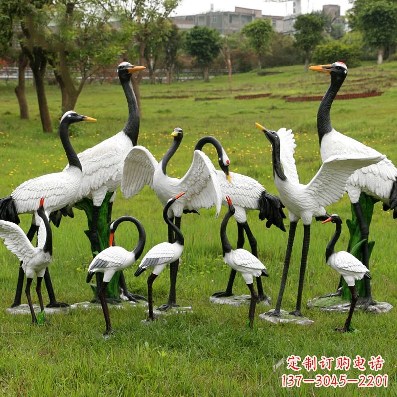 周口玻璃钢仿真仙鹤雕塑精美的公园观赏装置