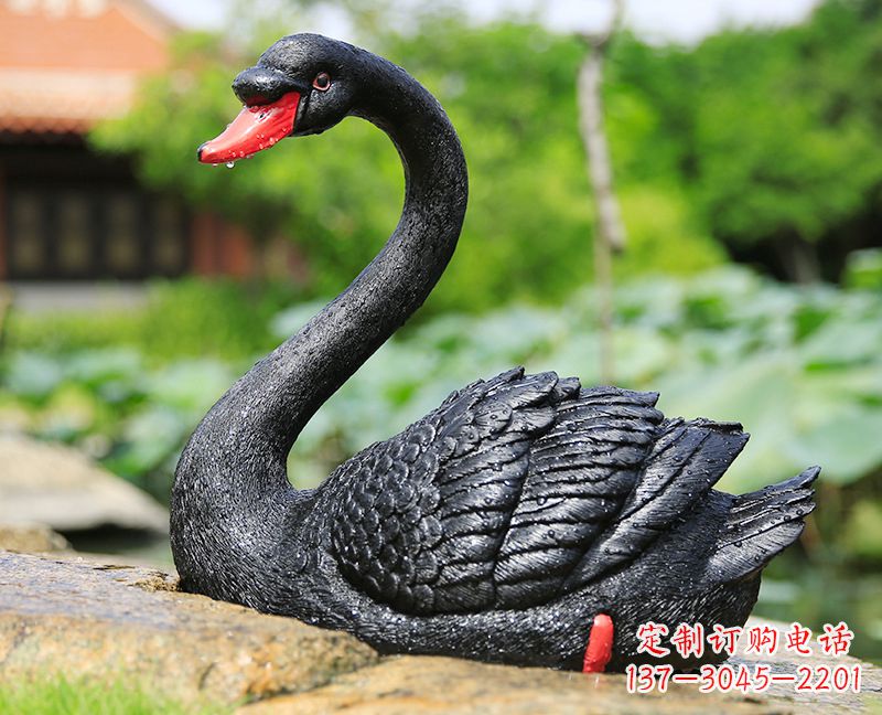 周口玻璃钢雕刻的黑色天鹅——美丽宁静的公园园林摆件