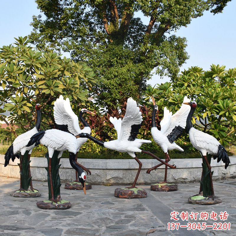 周口仙鹤雕塑——玻璃钢的精美之作