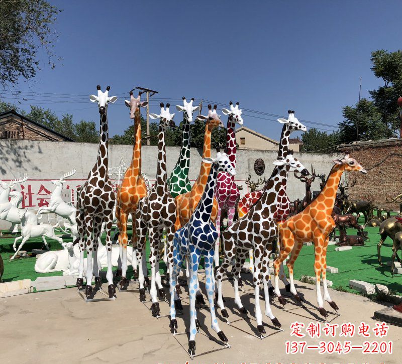 周口长颈鹿雕塑优雅的艺术品