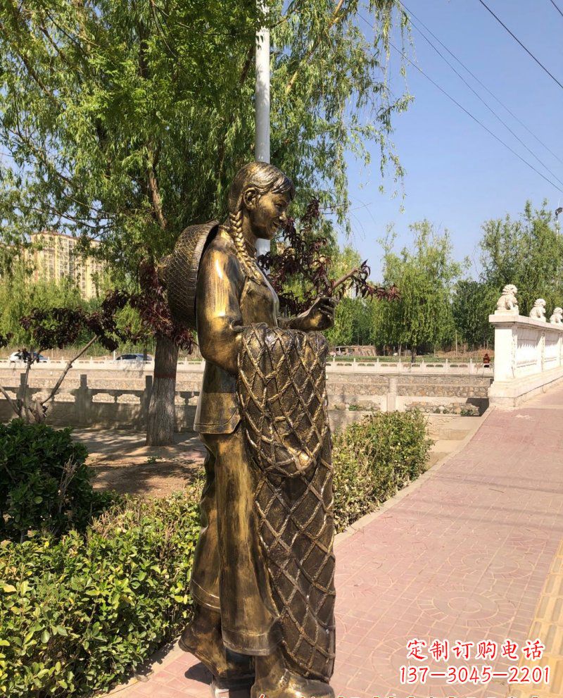 周口农家女人的铜雕之美