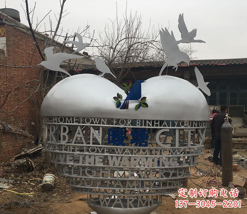 周口不锈钢爱心字母雕塑——象征着爱的礼物
