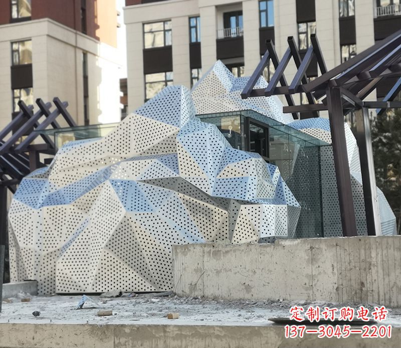 周口不锈钢假山雕塑给空间带来更多活力