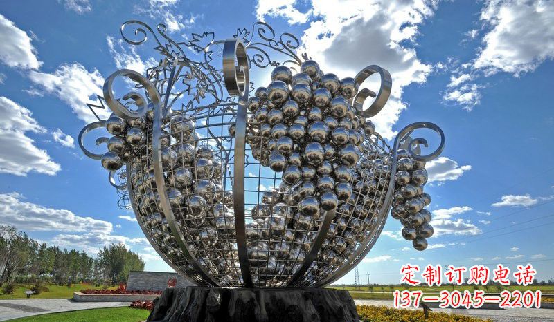周口不锈钢葡萄雕塑——城市的艺术之美