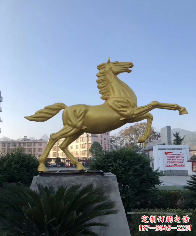 周口不锈钢城市广场的马雕塑——一个给城市带来新鲜感的艺术作品