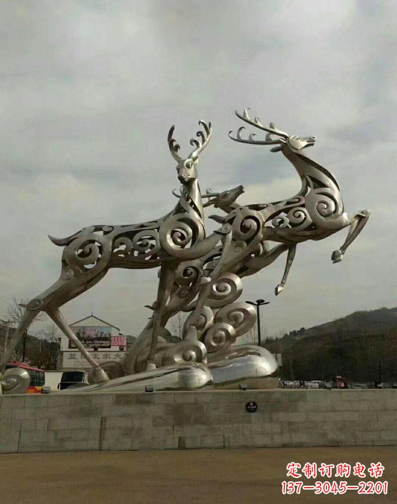 周口不锈钢梅花鹿雕塑——祥云浮雕的精美绝伦