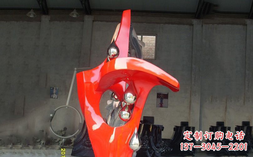 周口不锈钢水滴雕塑美丽动人
