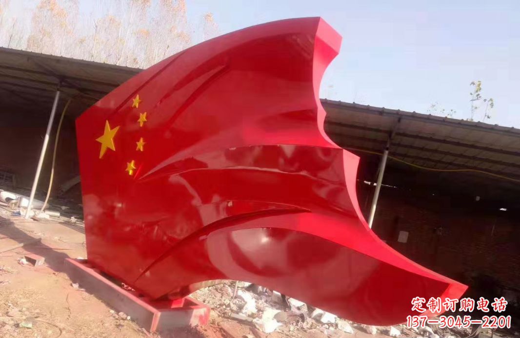 周口党旗雕塑传承红色基因的象征