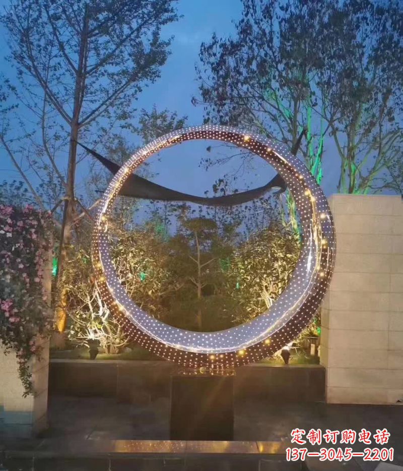 周口不锈钢圆环雕塑艺术与环境的完美结合