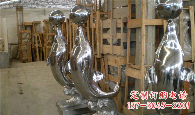 周口不锈钢顶球海豚雕塑融合精美艺术与实用功能