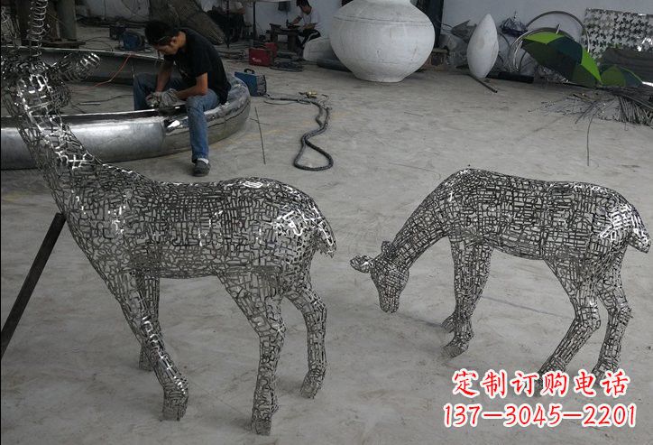 周口不锈钢动物镂空鹿雕塑精美的艺术品