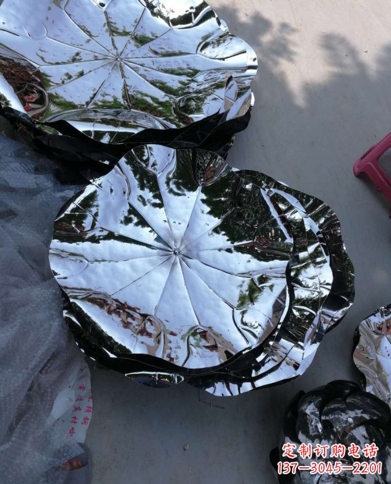 周口不锈钢锻造的莲花雕塑