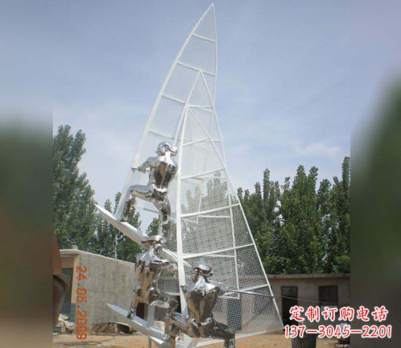 周口不锈钢帆船给公园带来美丽的景致