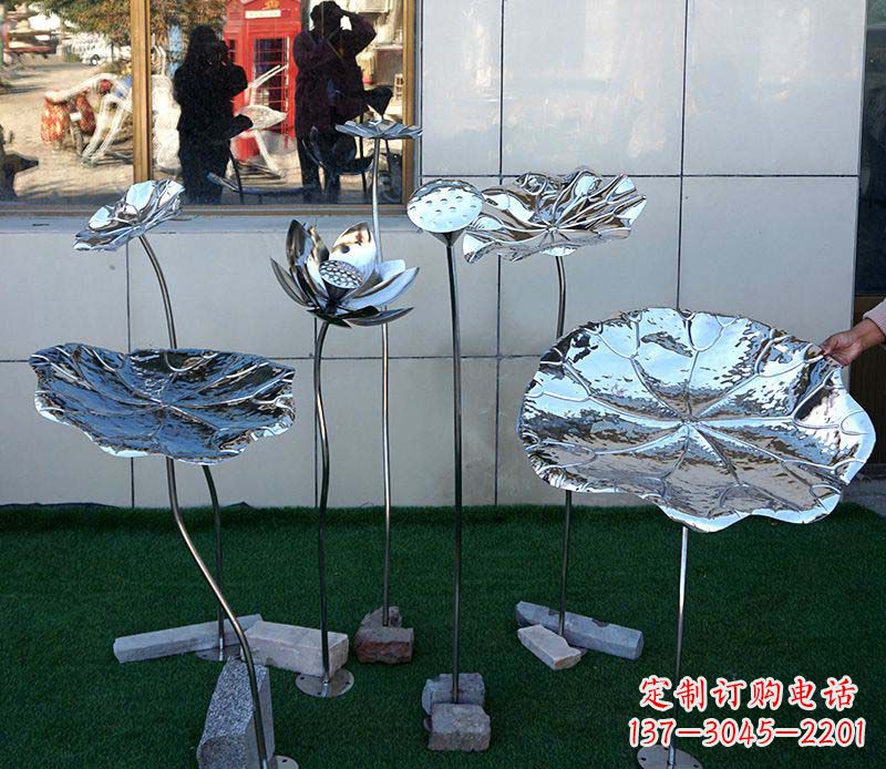 周口不锈钢雕刻荷花美化环境