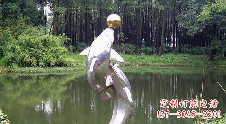 周口海豚的传说——不锈钢公园顶部雕塑