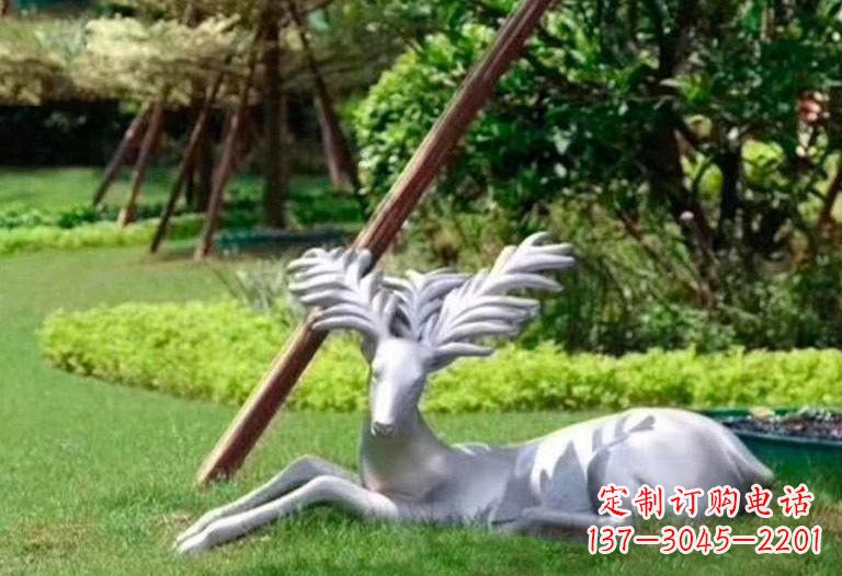 周口不锈钢公园大角鹿雕塑精致而美丽