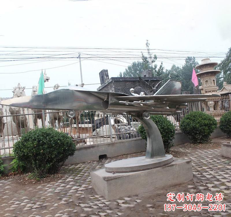 周口不锈钢飞机雕塑——一种象征着力量与和平的艺术品
