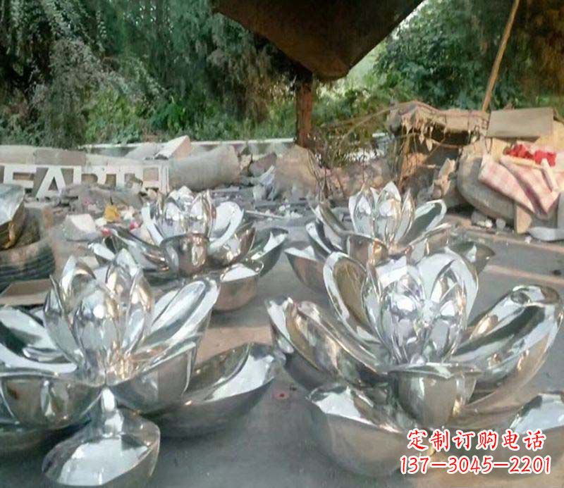 周口不锈钢荷花雕塑给公园带来灿烂美景
