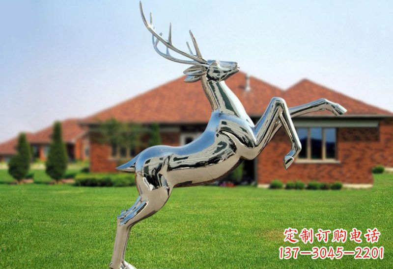 周口梅花鹿雕塑 镜面反射着璀璨美景
