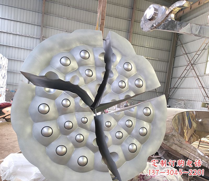 周口不锈钢公园莲蓬雕塑高贵雍容的象征