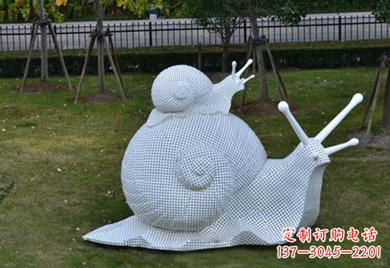 周口不锈钢公园的“母子蜗牛”雕塑