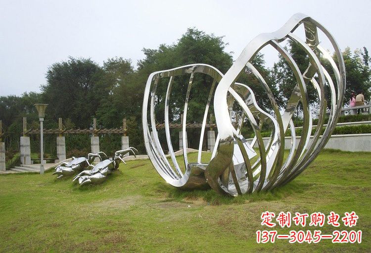 周口不锈钢公园里的贝壳雕塑