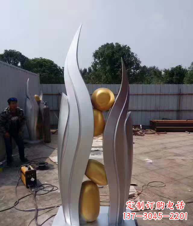 周口不锈钢广场翅膀雕塑1