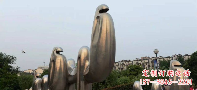 周口不锈钢广场上的骆驼雕塑