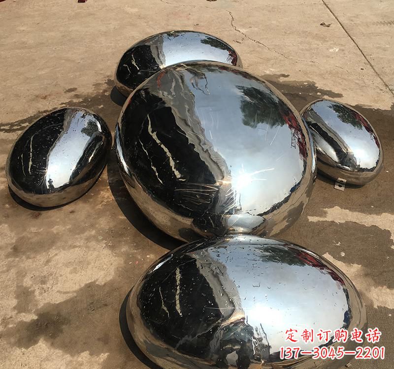 周口不锈钢水滴雕塑精致而又充满力量