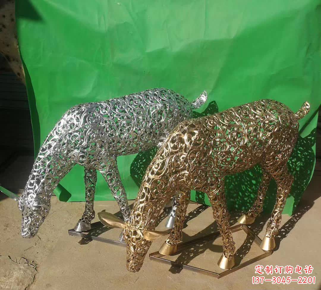 周口不锈钢广场上的梅花鹿雕塑