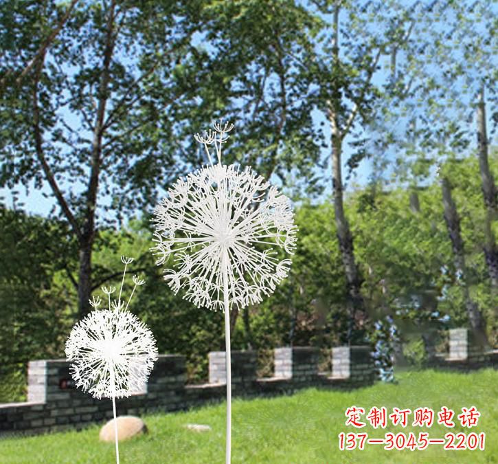 周口不锈钢广场上的蒲公英雕塑