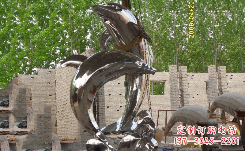 周口海豚之美不锈钢海边雕塑