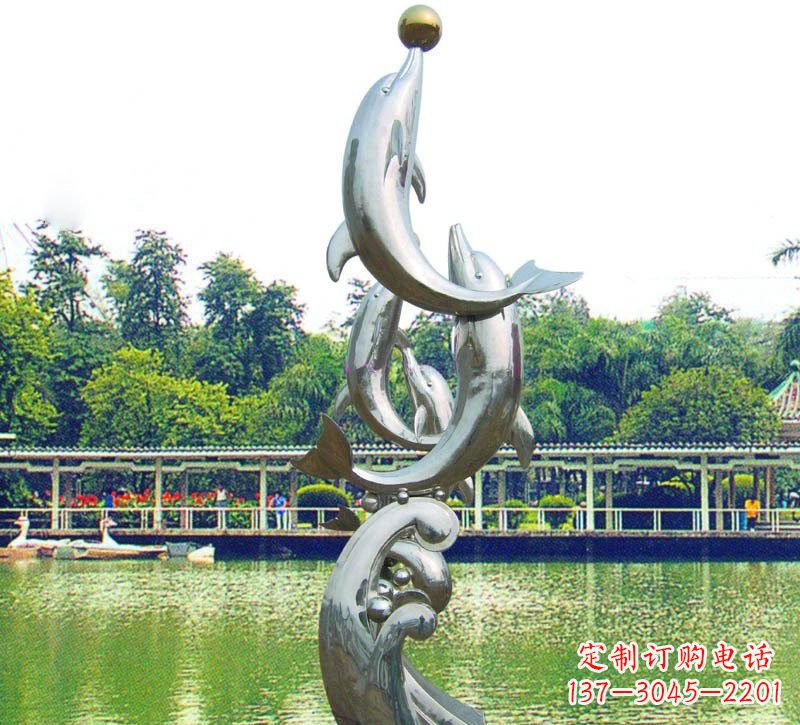 周口海豚的美丽雕塑