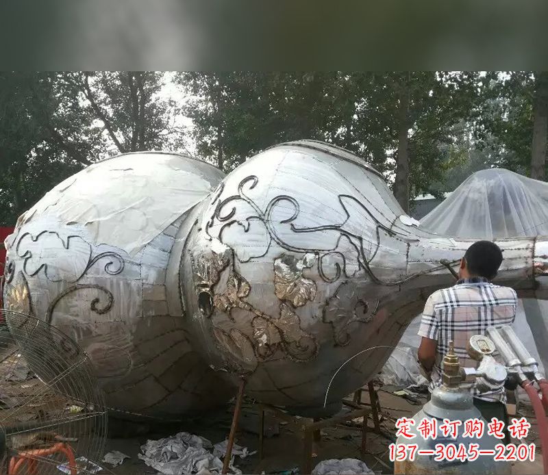 周口不锈钢葫芦雕塑精美绝伦