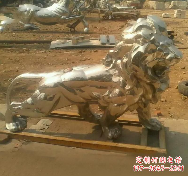 周口不锈钢狮子雕塑给空间增添生机