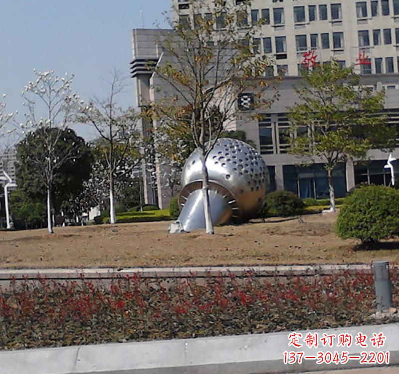 周口不锈钢话筒雕塑简约而又具有现代感
