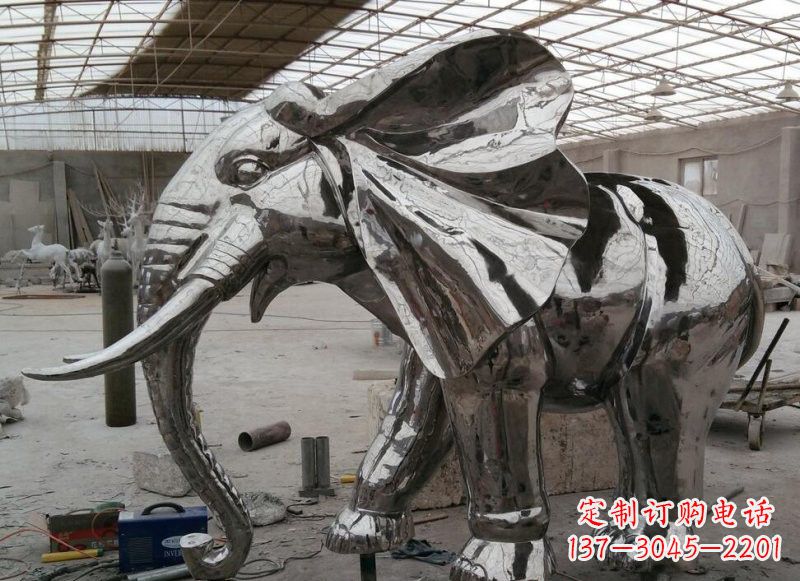 周口不锈钢镜面大象雕塑——独特的艺术精品