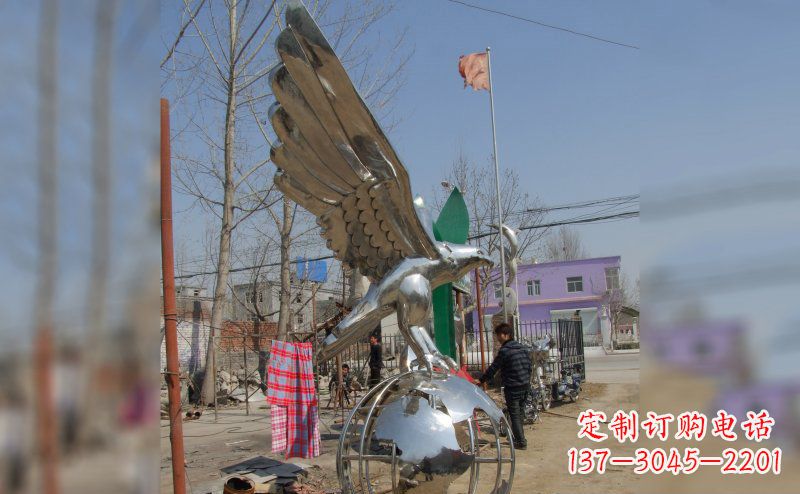周口不锈钢老鹰雕塑象征力量与美丽