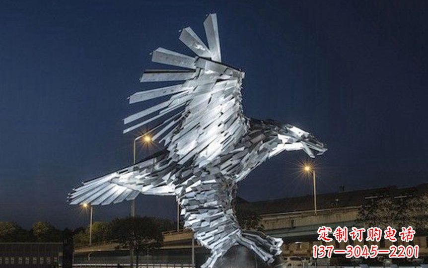 周口金色老鹰展翅飞翔——不锈钢老鹰抓球广场景观雕塑