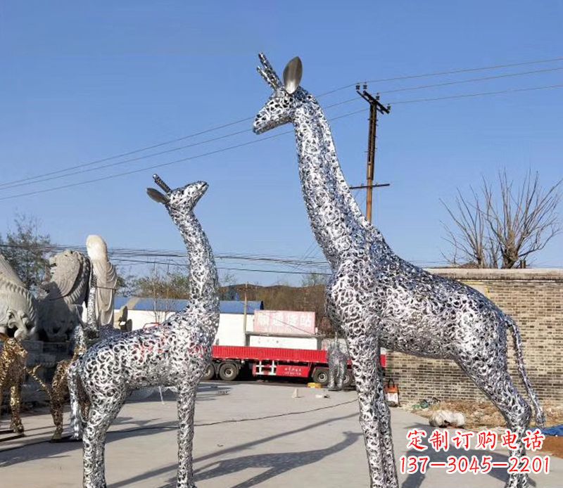 周口不锈钢镂空长颈鹿雕塑