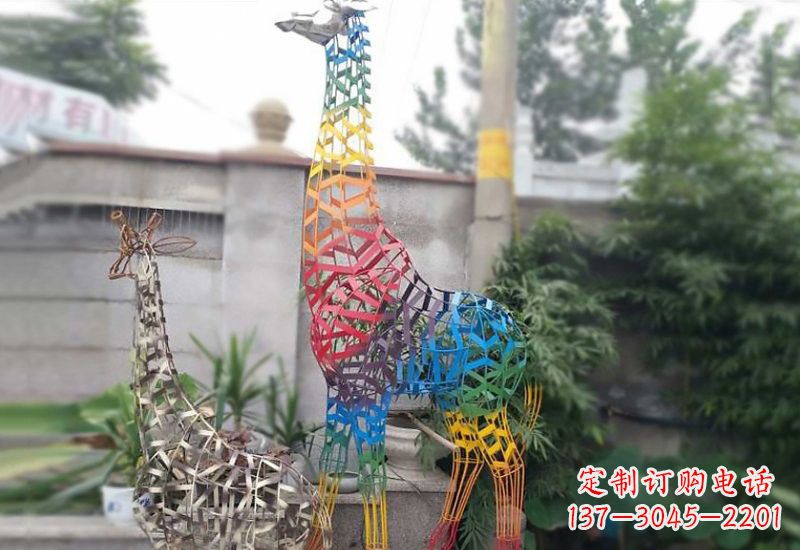 周口长颈鹿雕塑优雅而古典的艺术